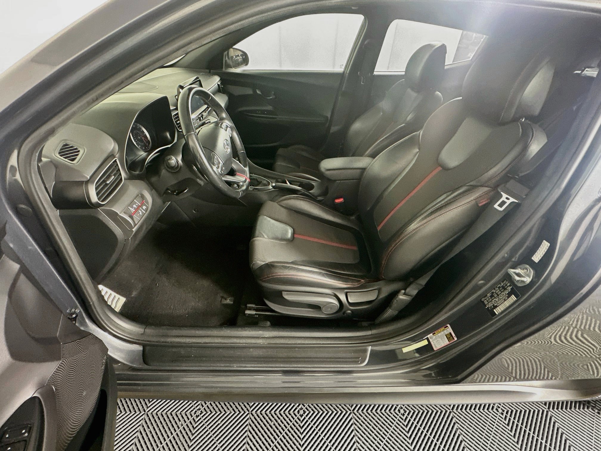 Used 2019 Hyundai Veloster Turbo FWD image 13
