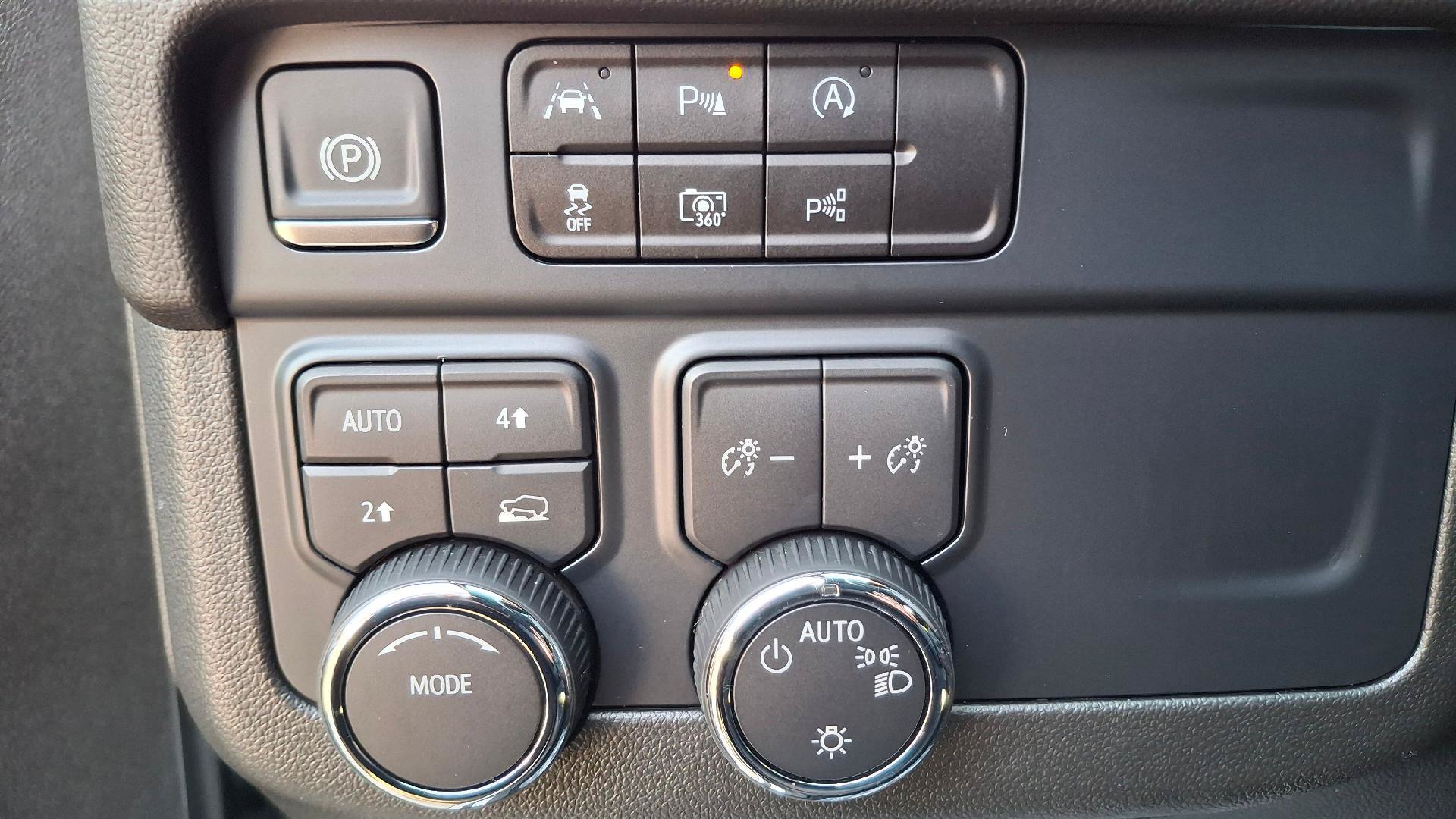 Used 2025 Chevrolet Tahoe LT AWD/4WD image 13