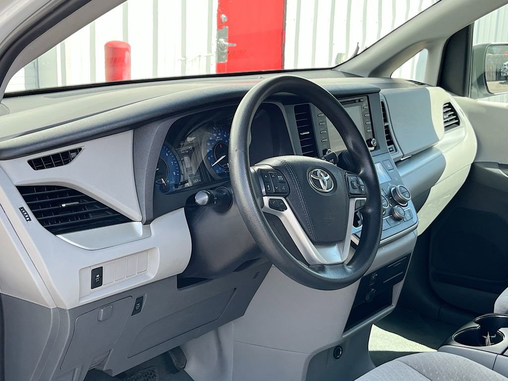 Used 2020 Toyota Sienna LE FWD image 9