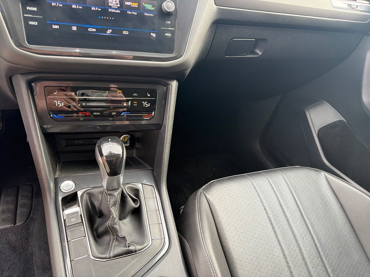 Used 2022 Volkswagen Tiguan SE w/ Panoramic Sunroof Package FWD image 23