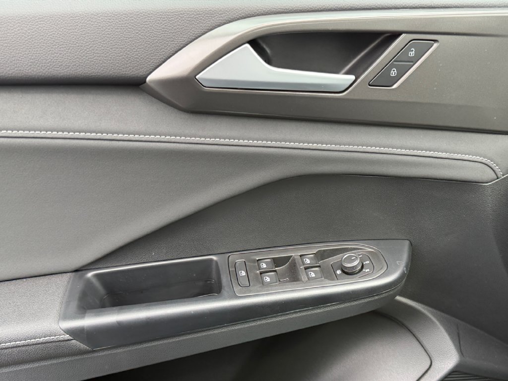 New 2027 Volkswagen Taos SE AWD/4WD image 11