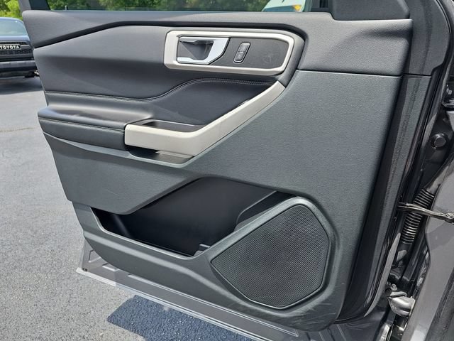 Used 2023 Ford Explorer XLT w/ Equipment Group 202A RWD image 34