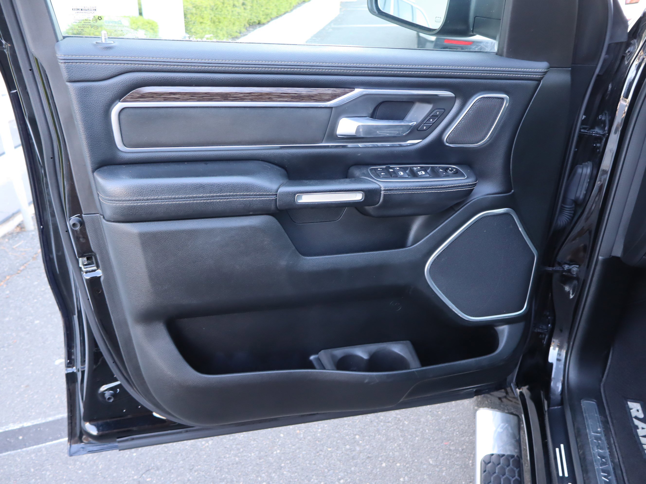 Used 2020 RAM 1500 Laramie AWD/4WD image 18