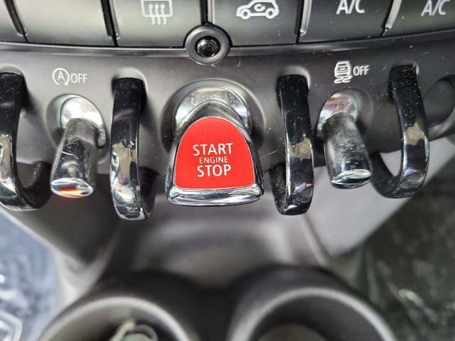 Used 2017 MINI Cooper 4-Door Hardtop image 22