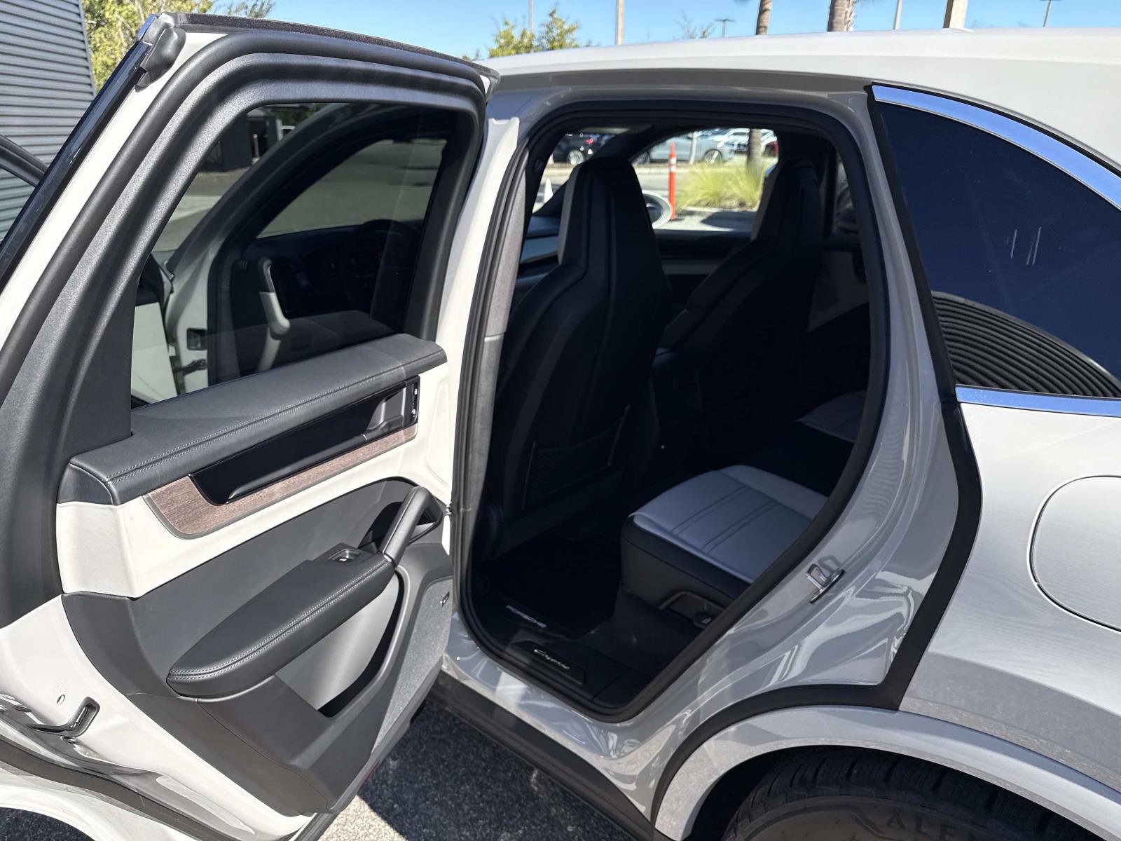 Certified 2025 Porsche Cayenne S image 15