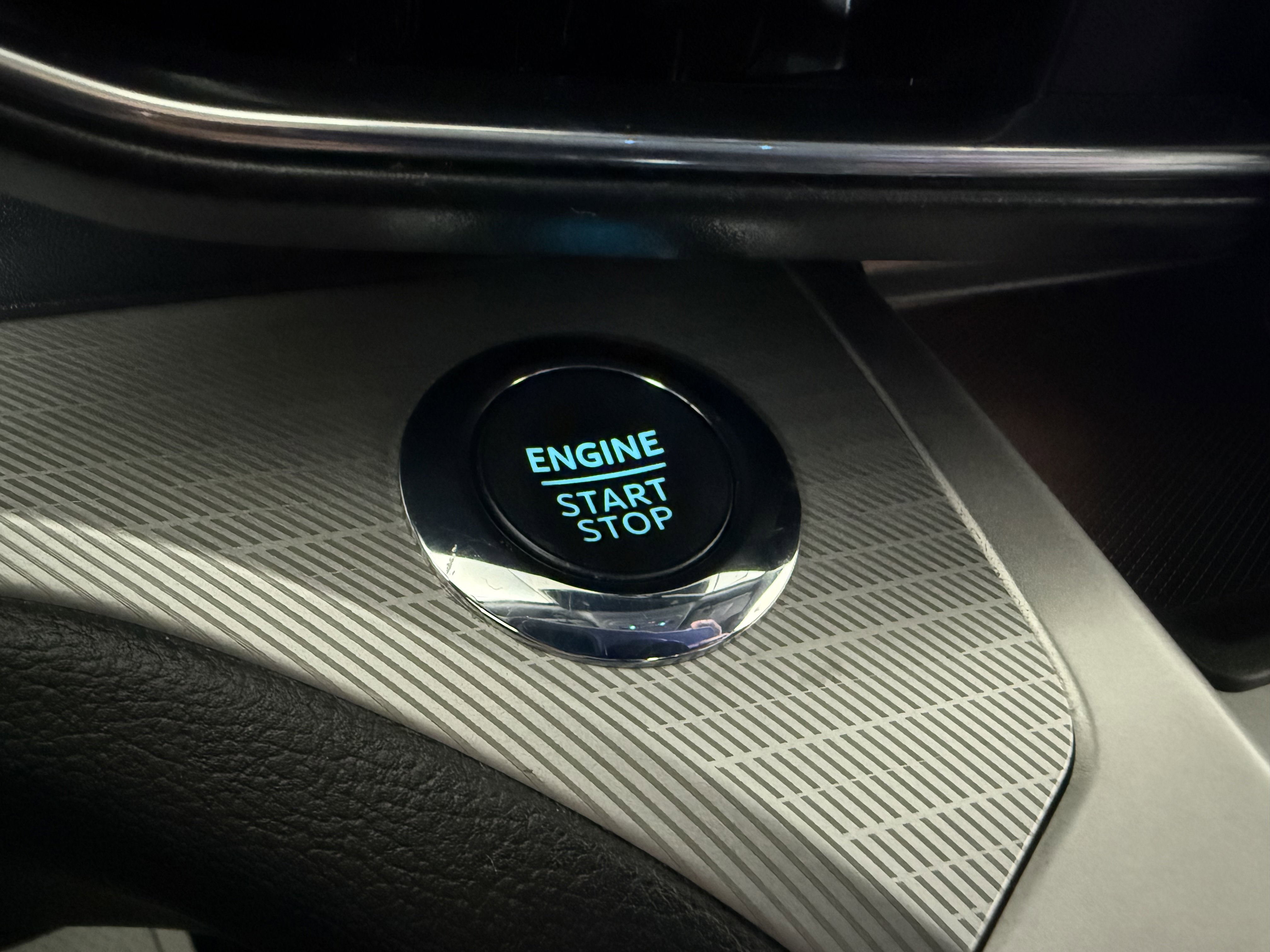 Used 2022 Ford Explorer XLT w/ Equipment Group 202A image 23