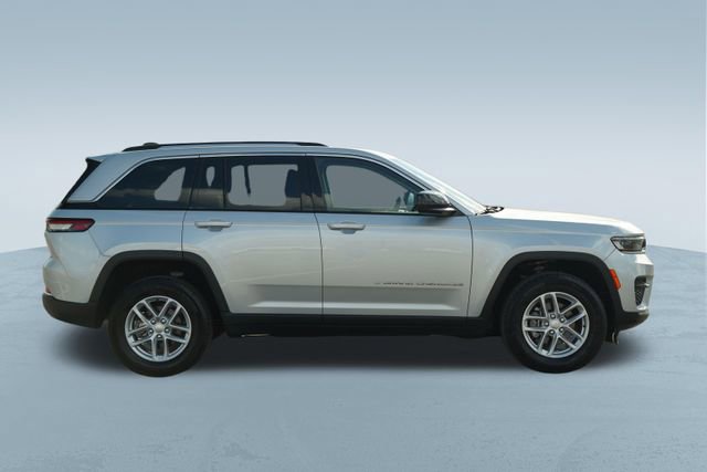 Used 2024 Jeep Grand Cherokee Laredo X image 10