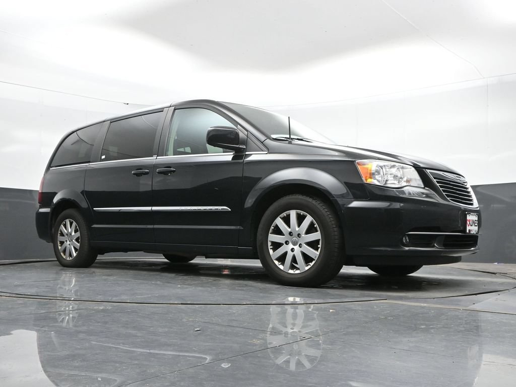 Used 2014 Chrysler Town & Country Touring FWD image 42
