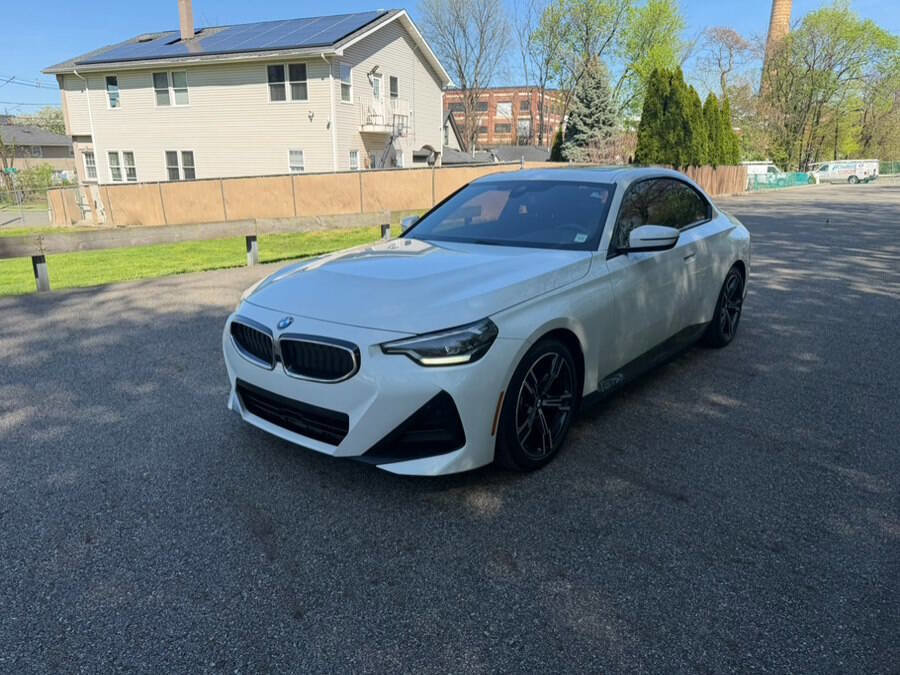 Used 2022 BMW 230i Coupe w/ M Sport Package RWD image 3
