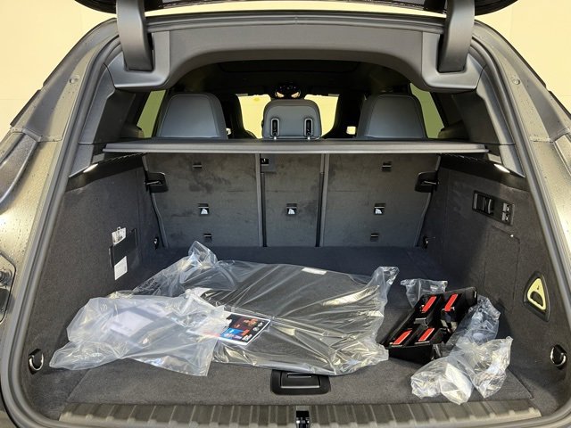 New 2026 BMW iX xDrive60 w/ Executive Package image 21