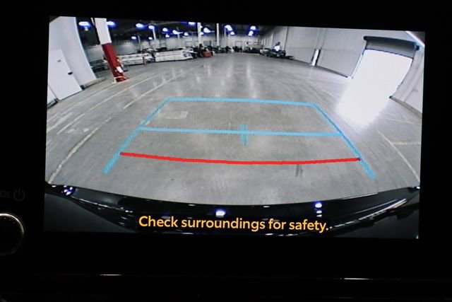 Used 2024 Toyota Highlander LE image 7