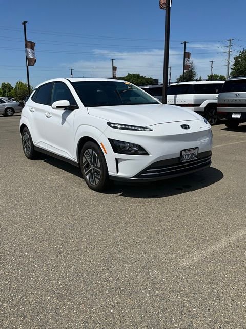 Used 2022 Hyundai Kona SEL w/ Convenience Package FWD image 2