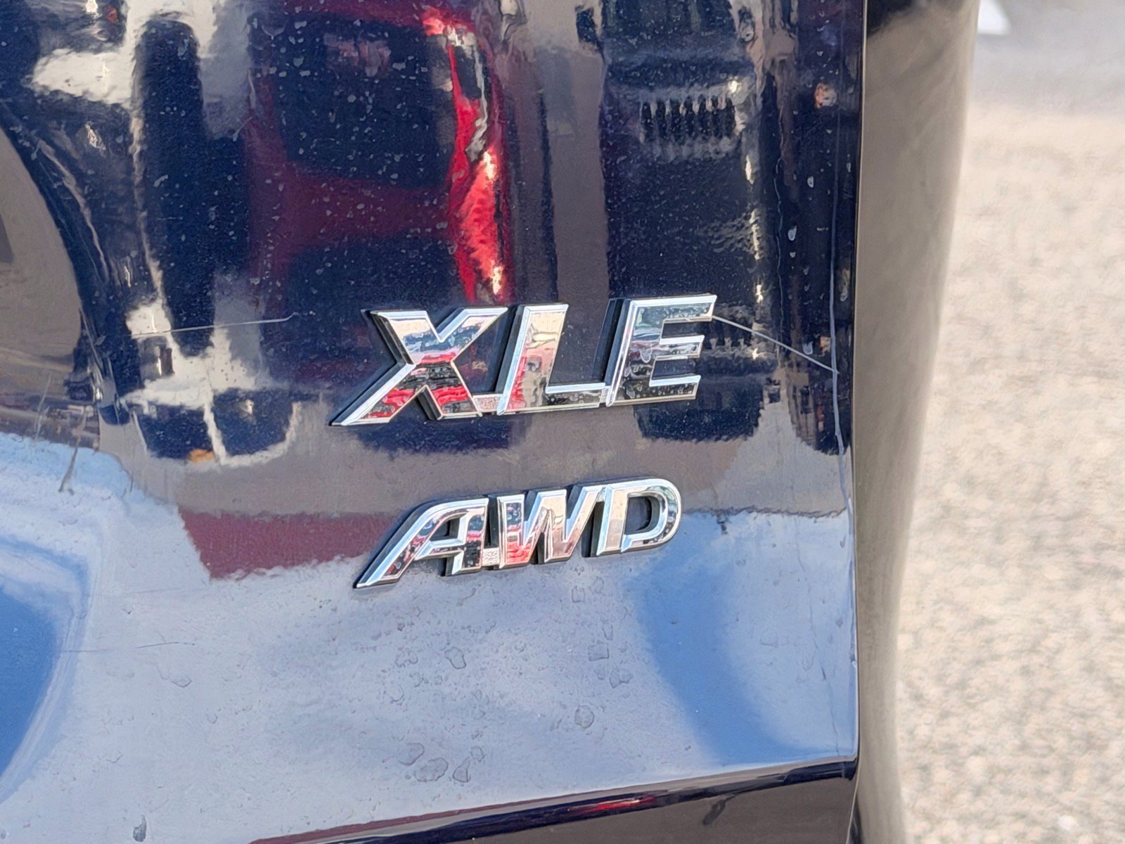 Used 2021 Toyota RAV4 XLE Premium image 6