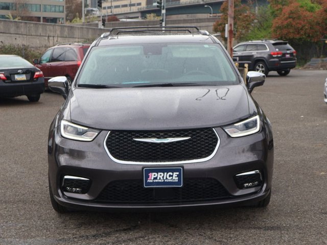 Used 2021 Chrysler Pacifica Limited w/ Uconnect Theater Family Group video 2