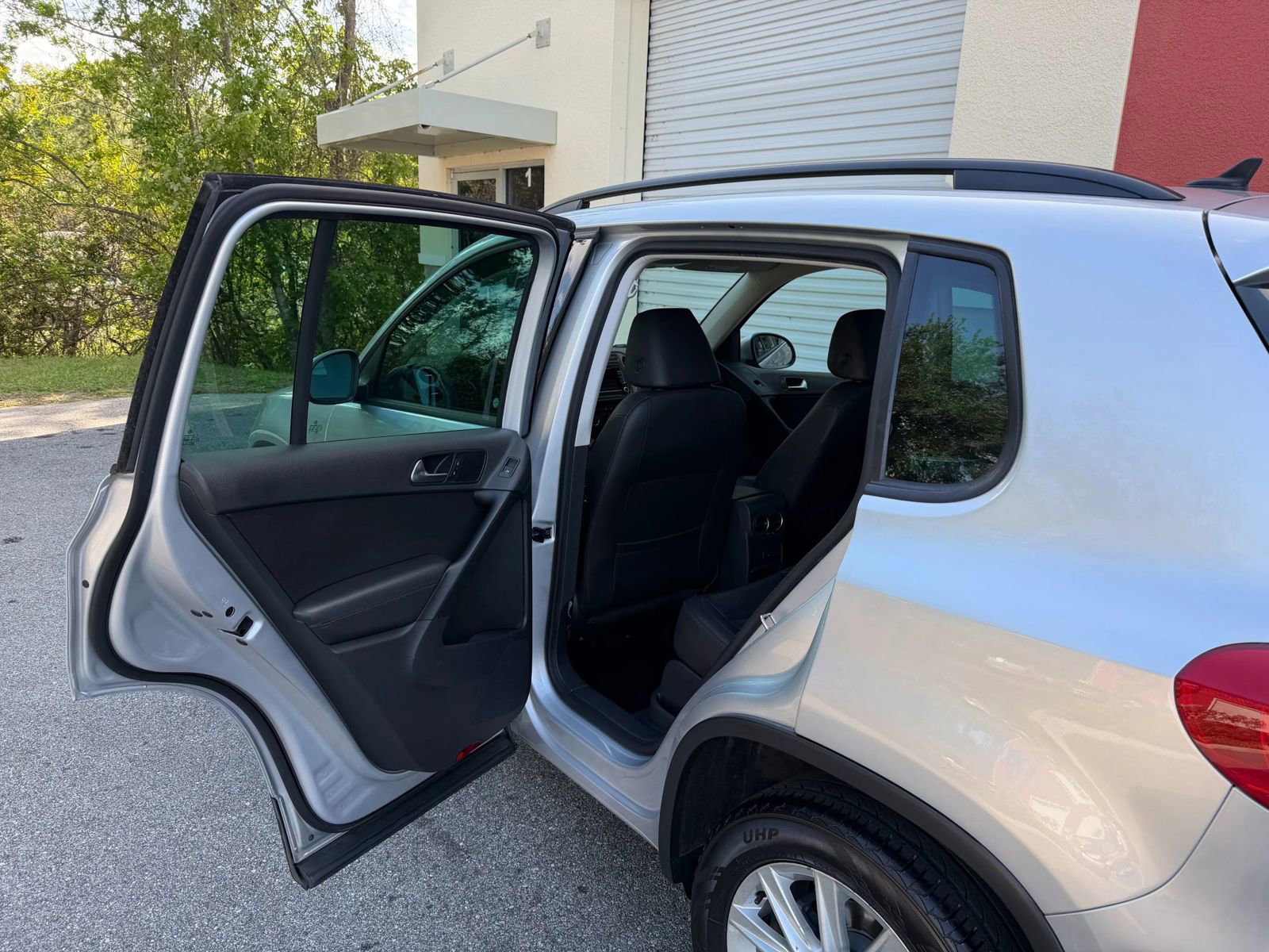 Used 2015 Volkswagen Tiguan SE image 25