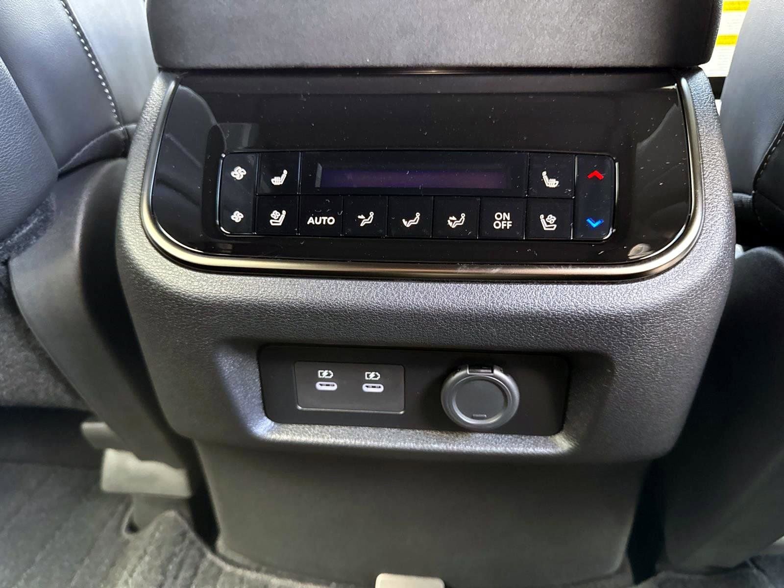 New 2026 INFINITI QX80 4WD w/ Sport Exterior Package image 18