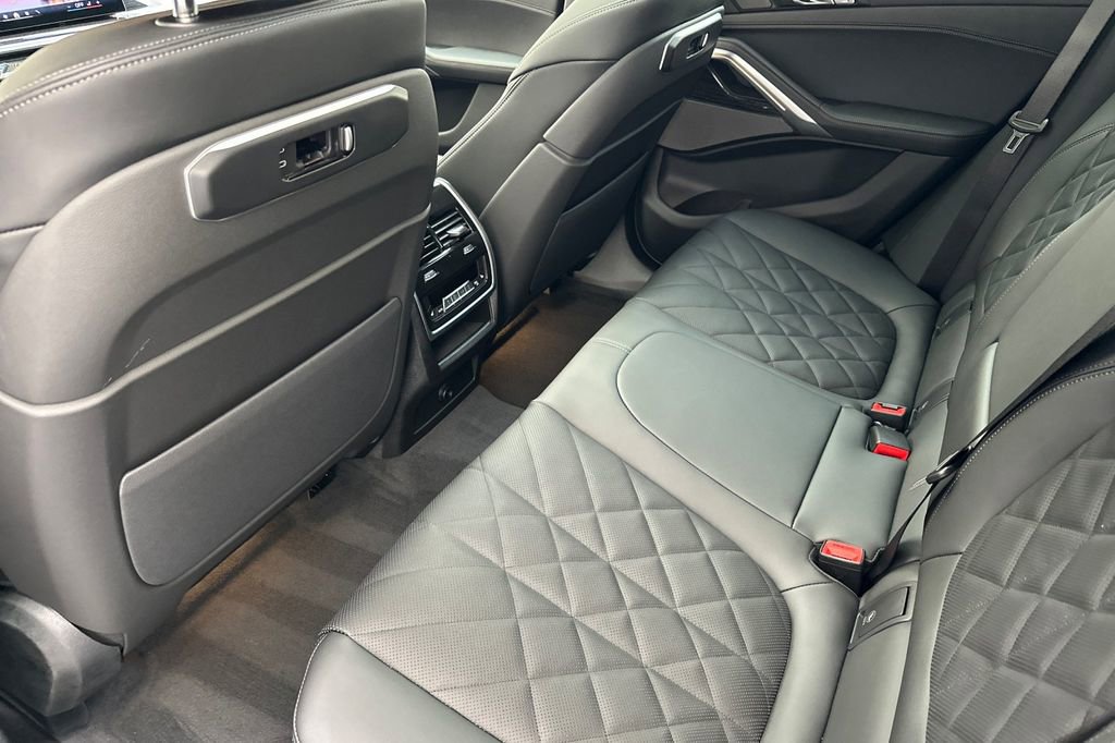 New 2026 BMW X6 xDrive40i w/ Climate Comfort Package image 12