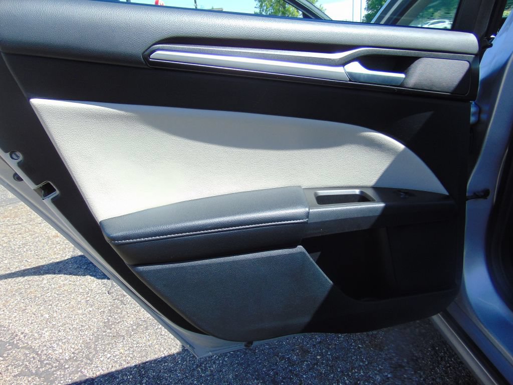 Used 2018 Ford Fusion Titanium FWD image 24