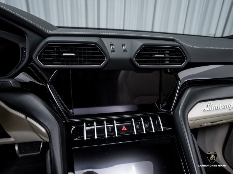 Used 2022 Lamborghini Urus image 25