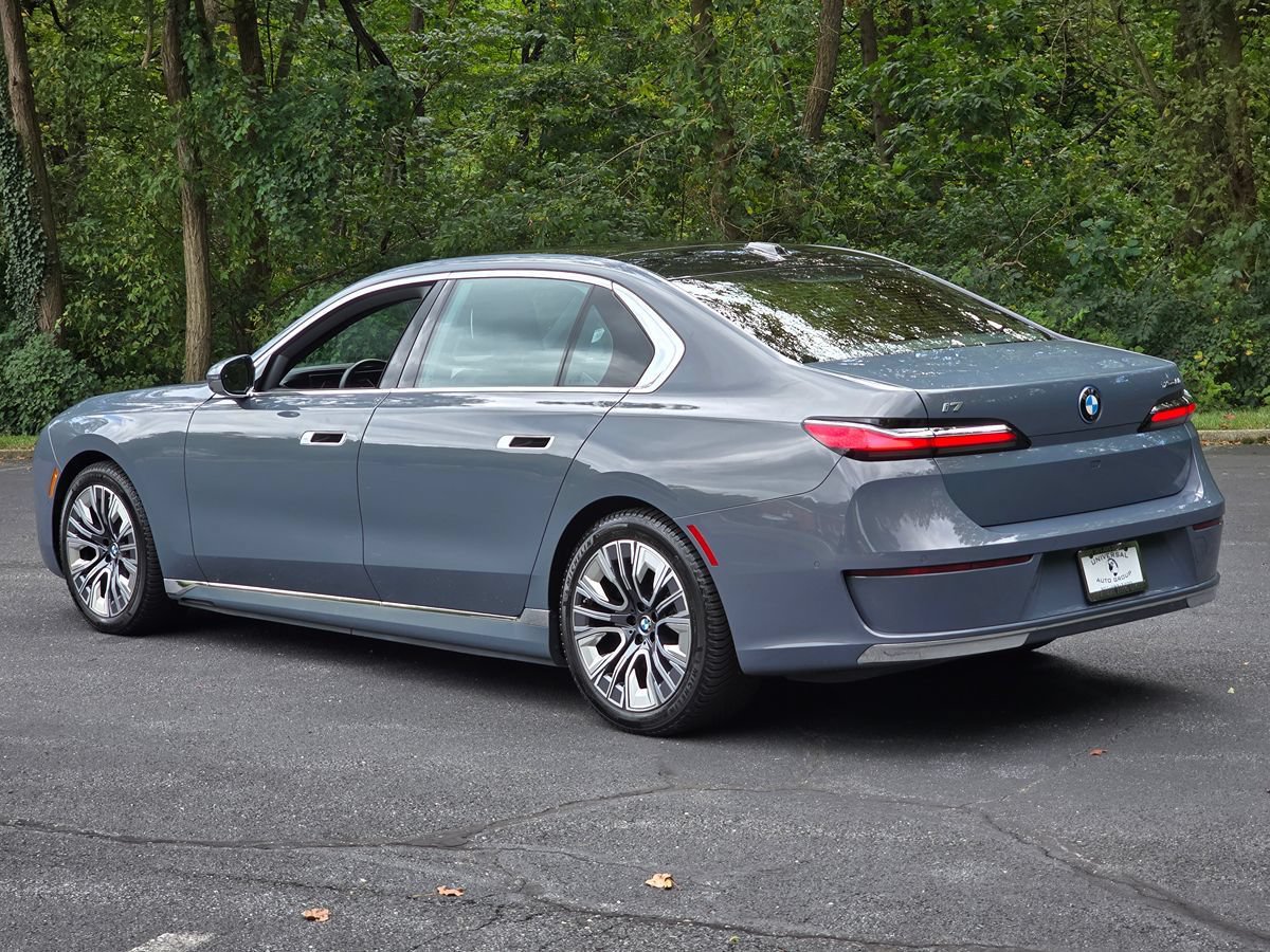 Used 2024 BMW i7 xDrive60 AWD/4WD image 4