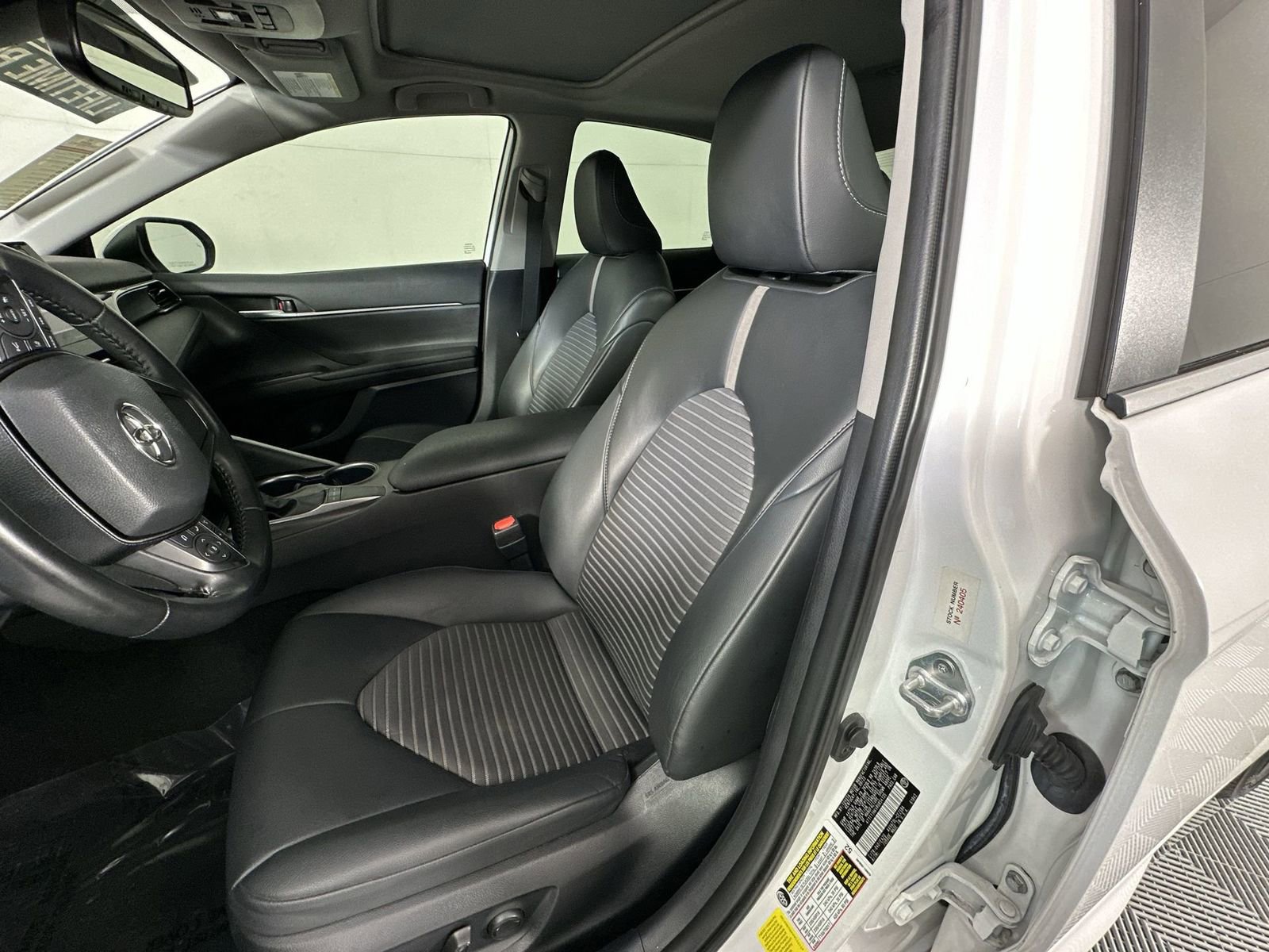 Used 2024 Toyota Camry SE w/ Convenience Package FWD image 11