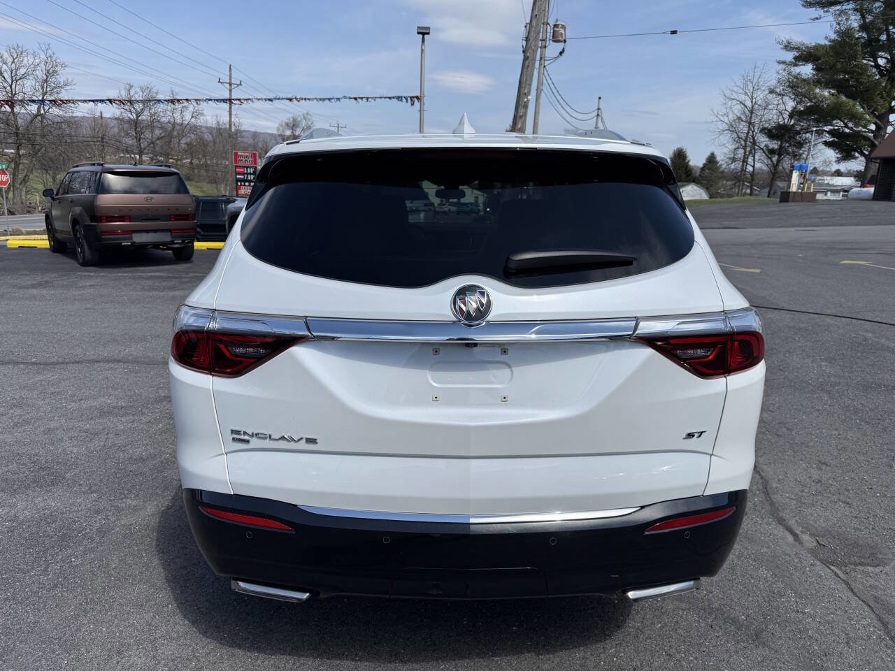 Used 2024 Buick Enclave Essence w/ Experience Buick Package image 6