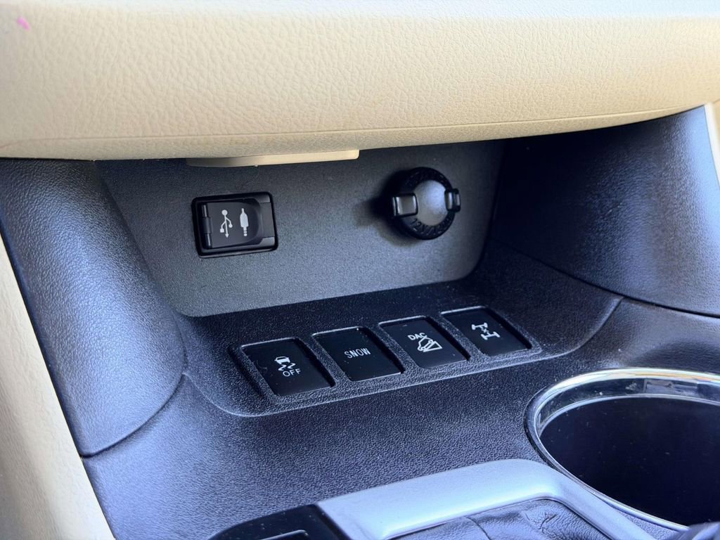 Used 2016 Toyota Highlander XLE AWD/4WD image 6