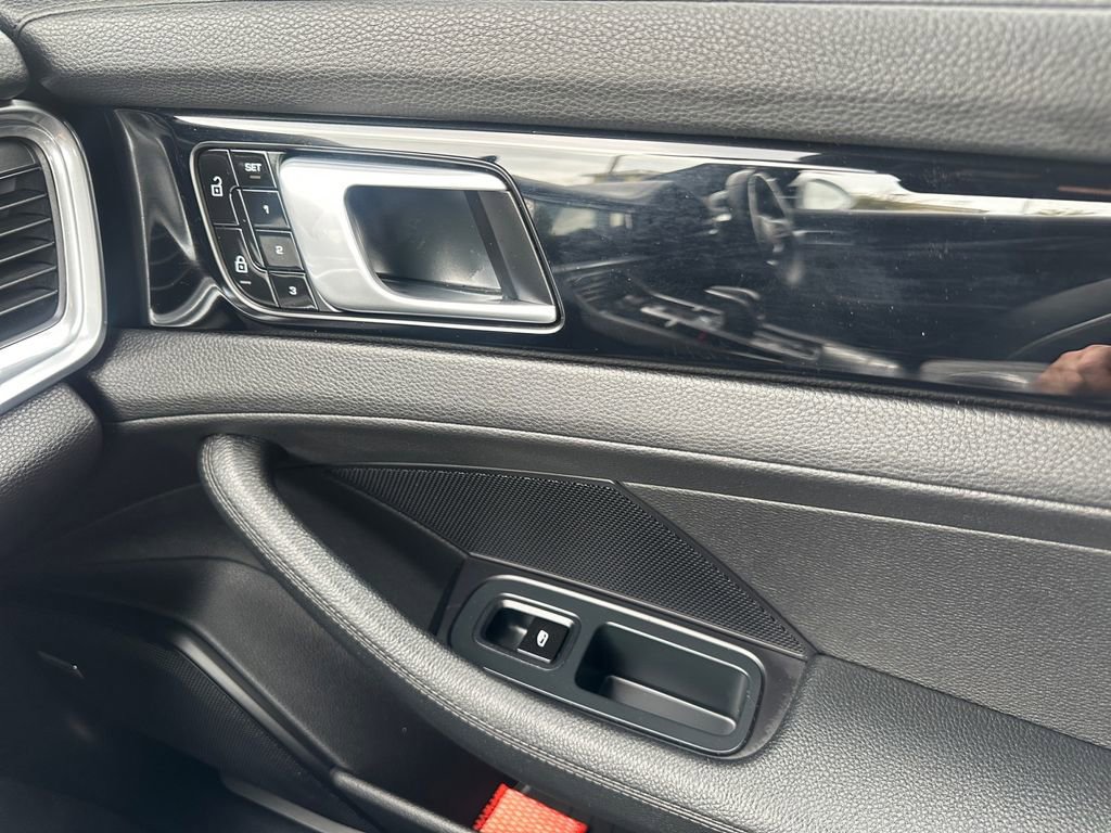 Used 2019 Porsche Panamera 4 image 37
