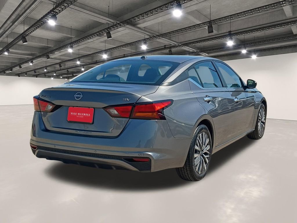 Used 2024 Nissan Altima 2.5 SV FWD image 16