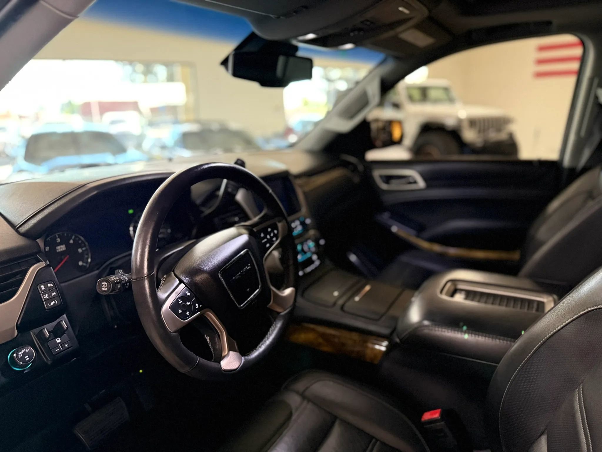 Used 2017 GMC Yukon Denali w/ Open Road Package image 9