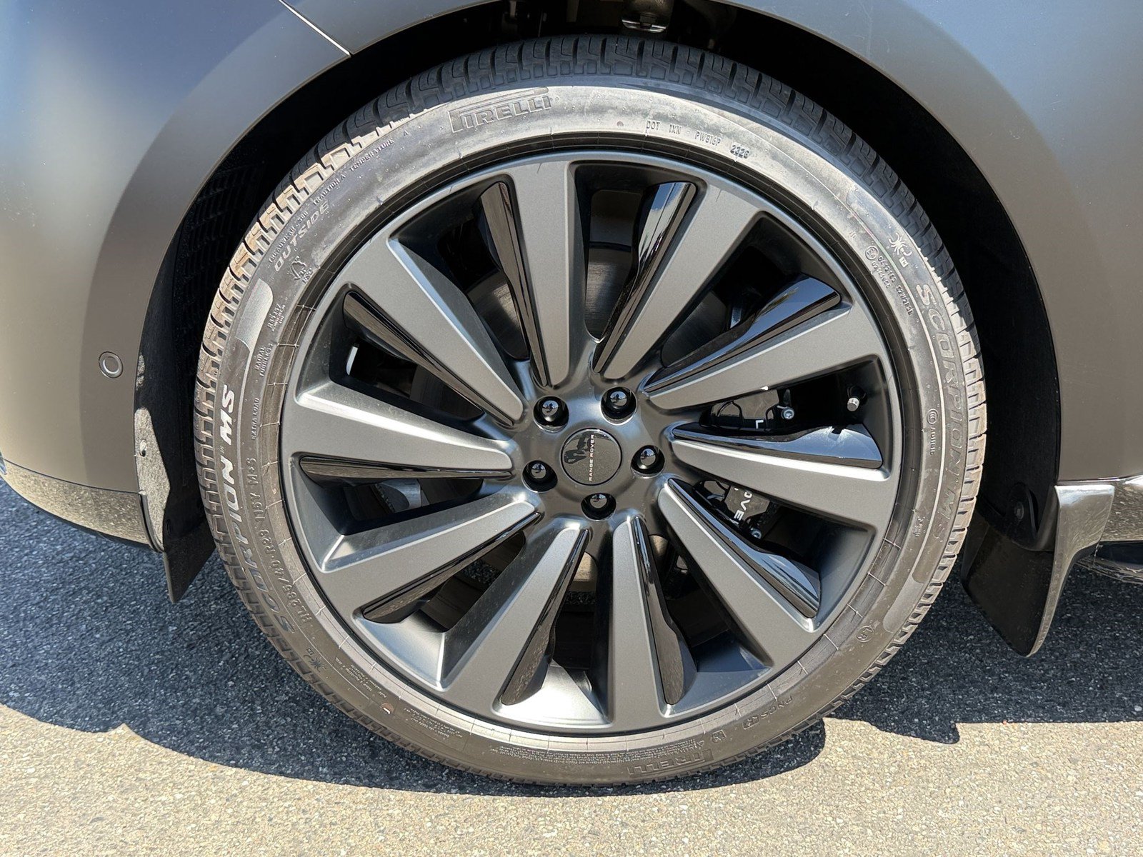 New 2026 Land Rover Range Rover SV AWD/4WD image 13