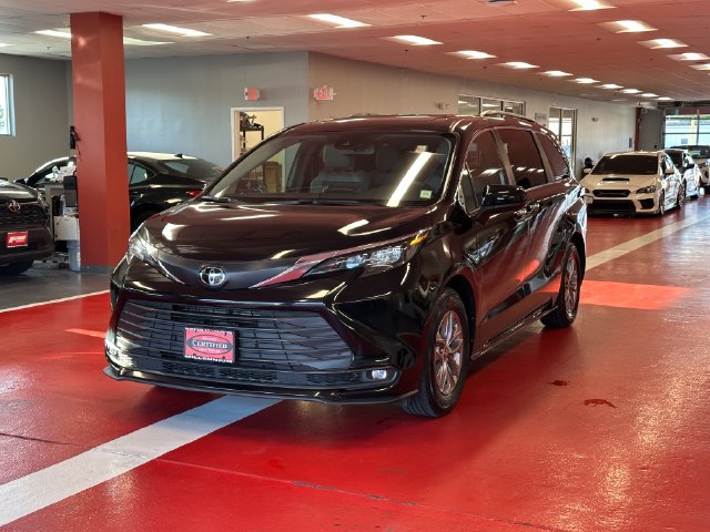Certified 2026 Toyota Sienna XLE FWD image 7
