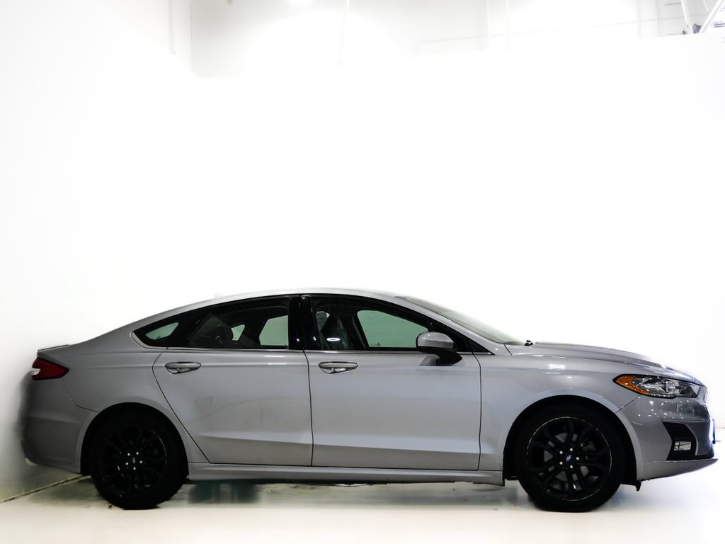 Used 2020 Ford Fusion SE w/ Equipment Group 151A FWD image 4