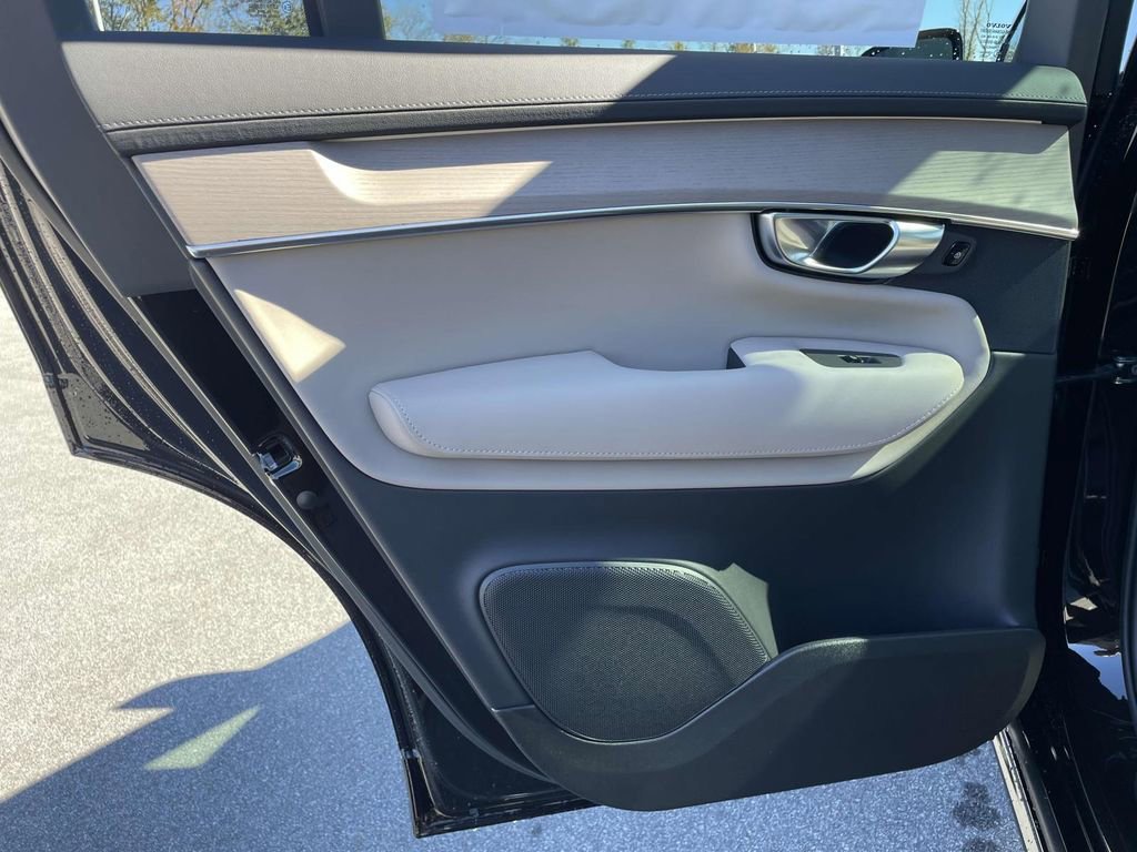 New 2026 Volvo XC90 B6 Core image 2