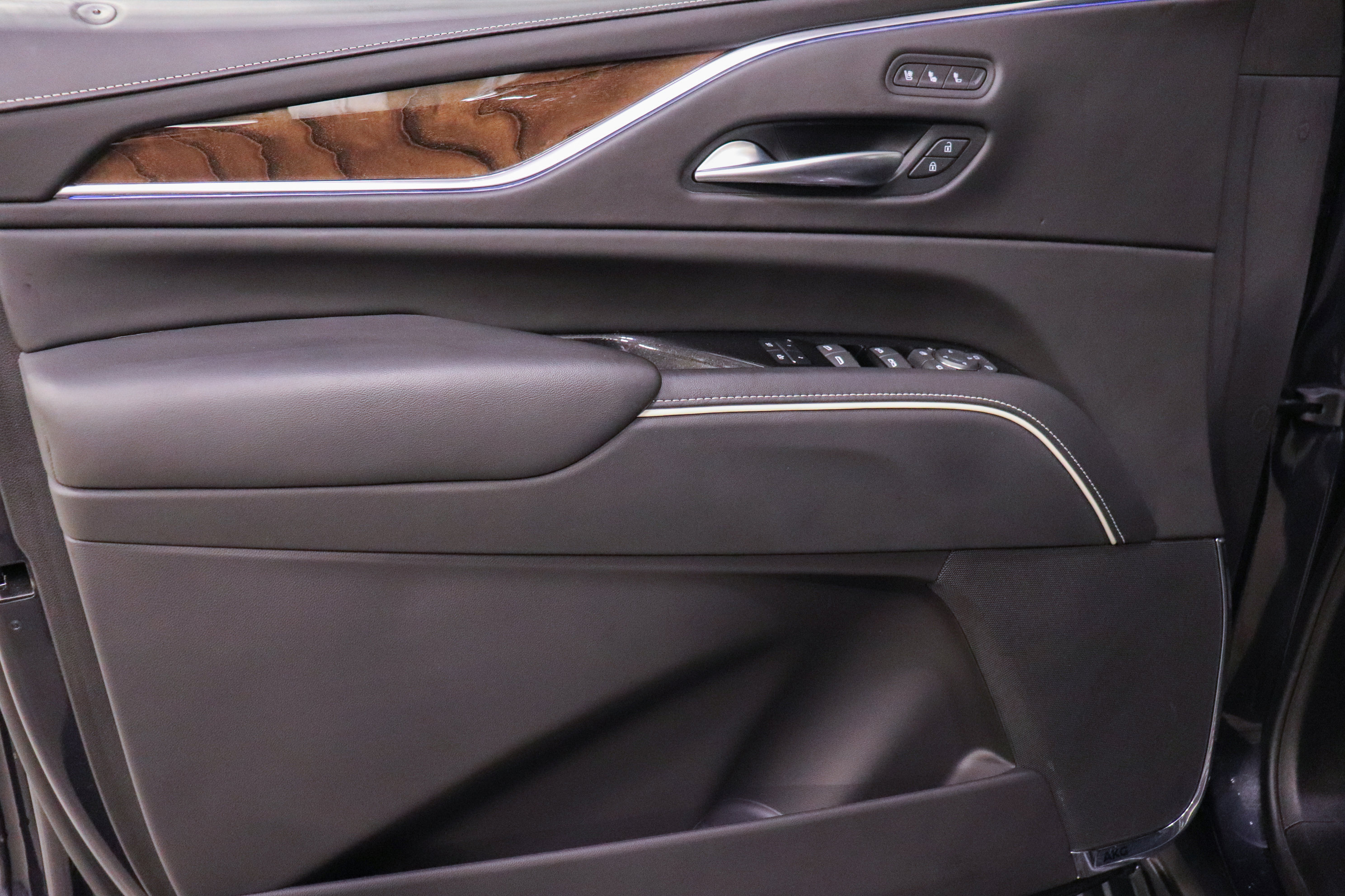 Certified 2023 Cadillac Escalade Sport Platinum w/ LPO, ONYX Package image 11