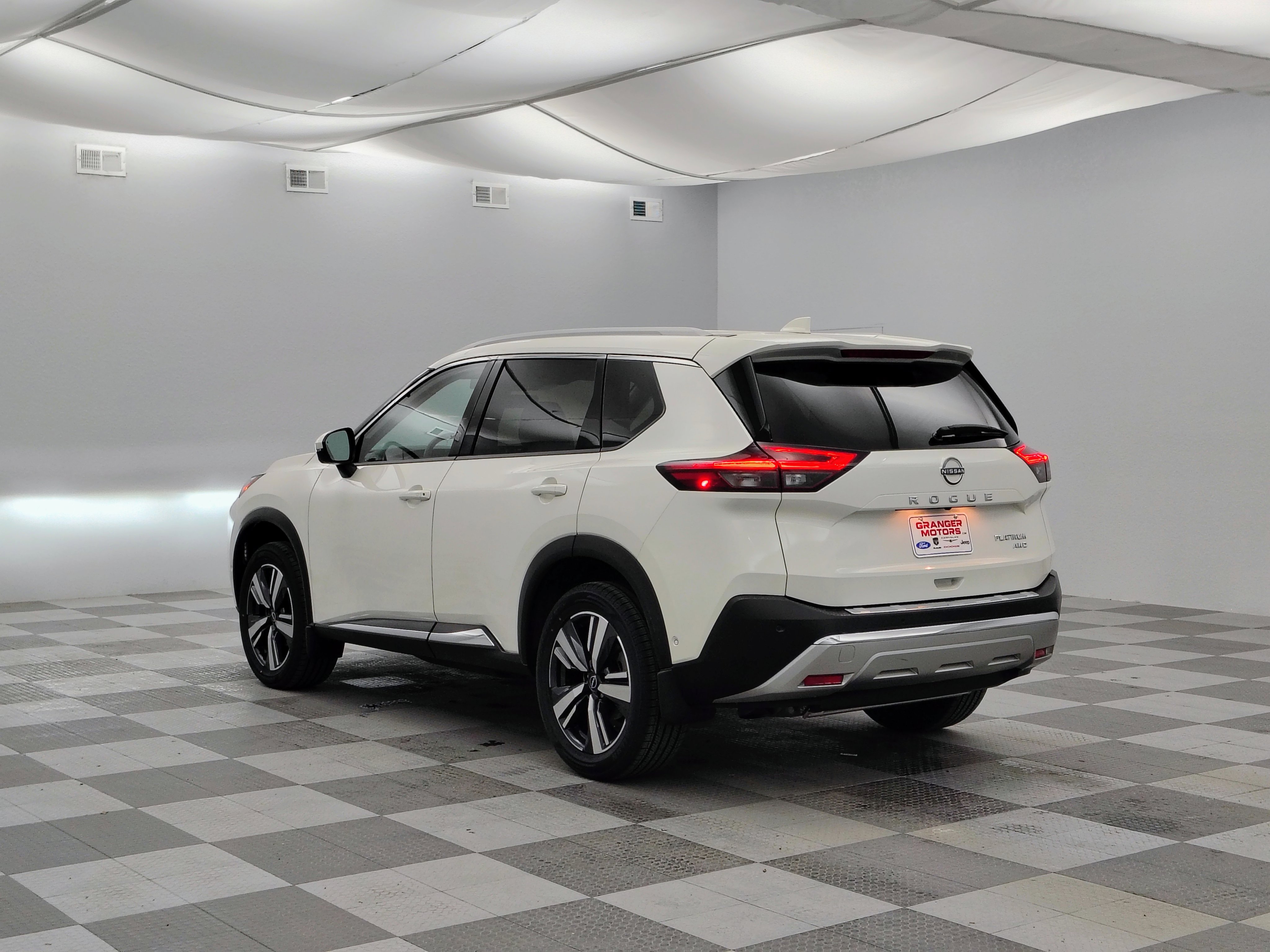 Used 2023 Nissan Rogue Platinum w/ Platinum Premium Package AWD/4WD image 10