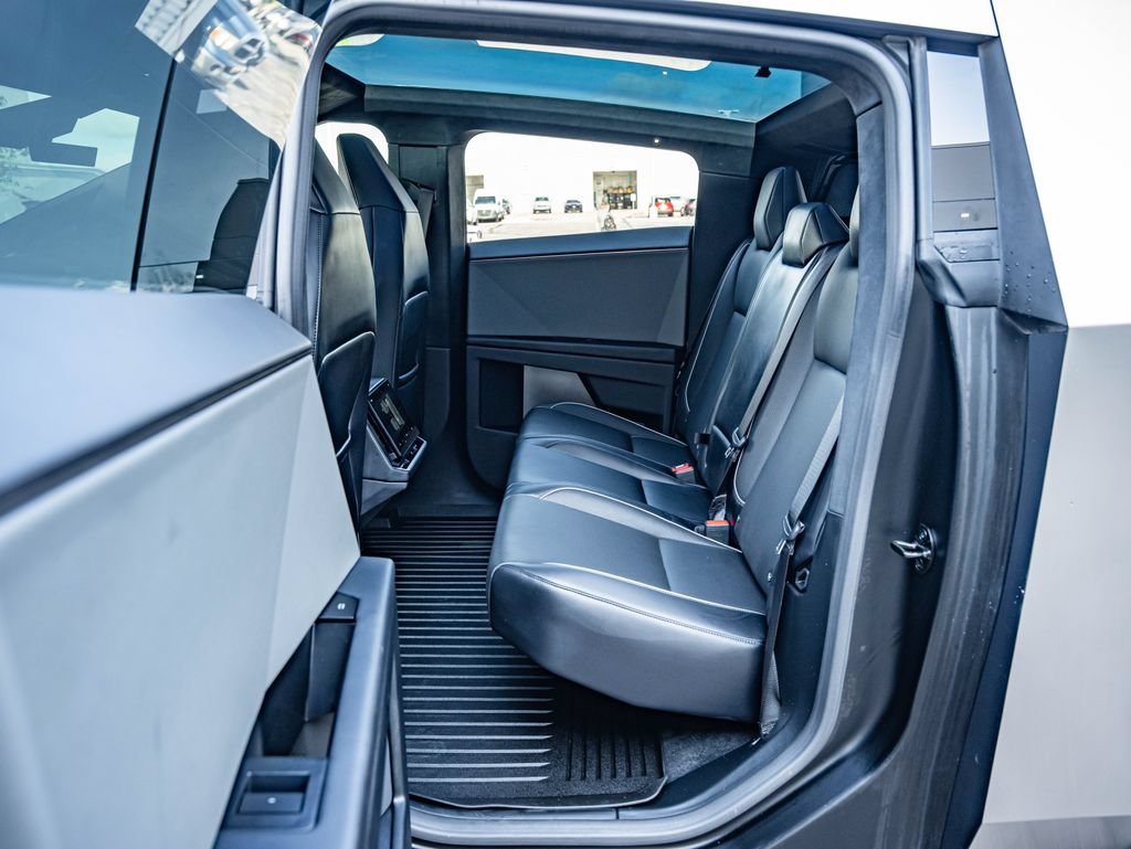 Used 2024 Tesla Cybertruck AWD Crew Cab image 31