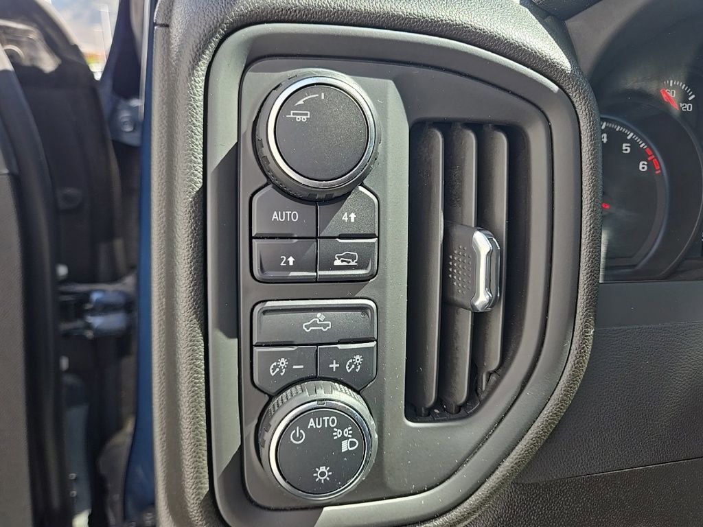 Used 2023 Chevrolet Silverado 1500 Custom image 26