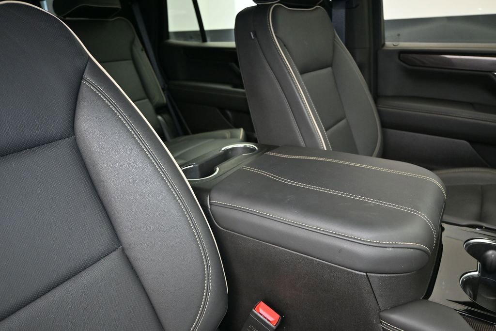 Used 2025 GMC Yukon Elevation w/ LPO, Elevation Black Package AWD/4WD image 27
