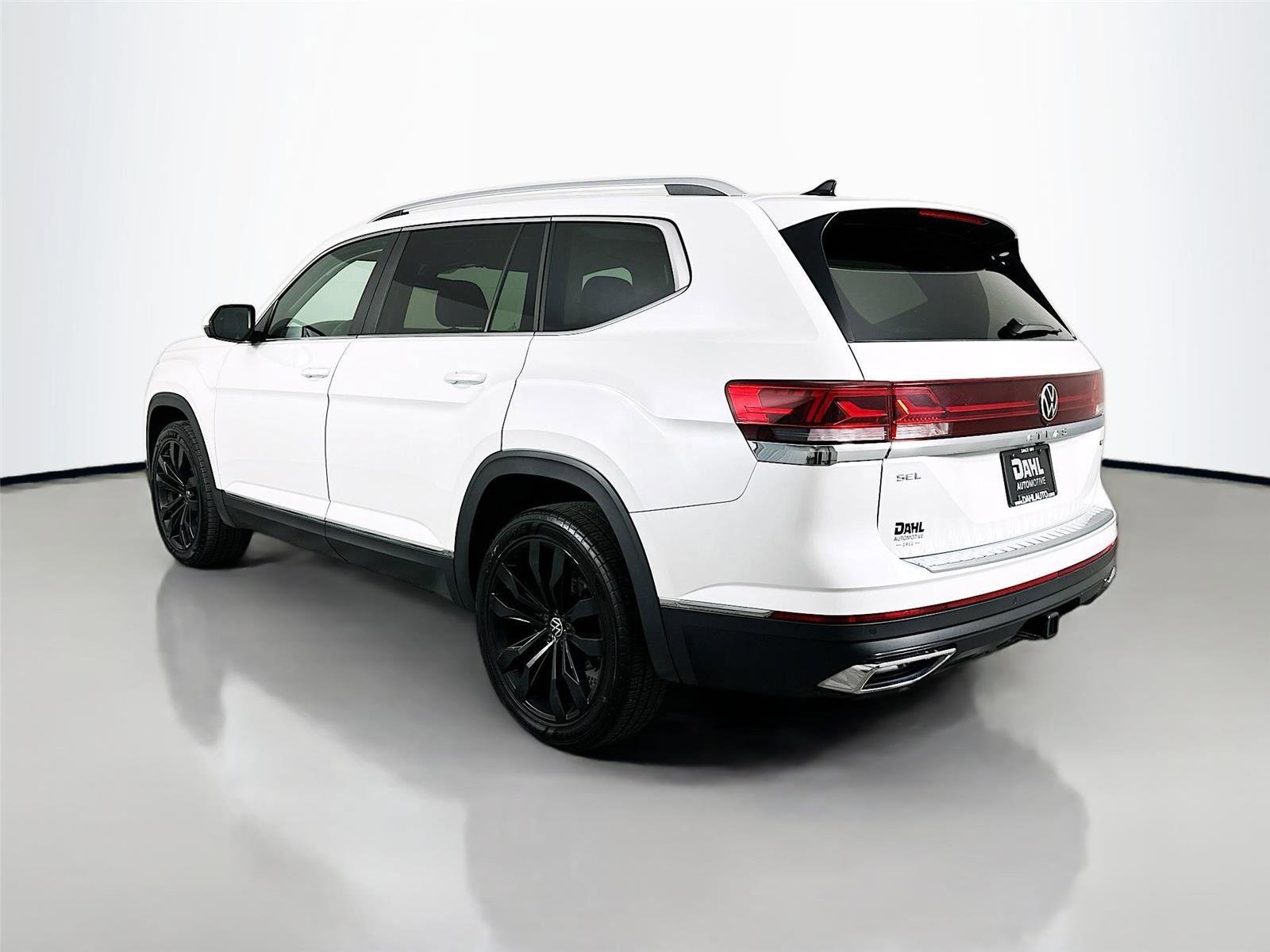 Used 2024 Volkswagen Atlas SEL AWD/4WD image 10