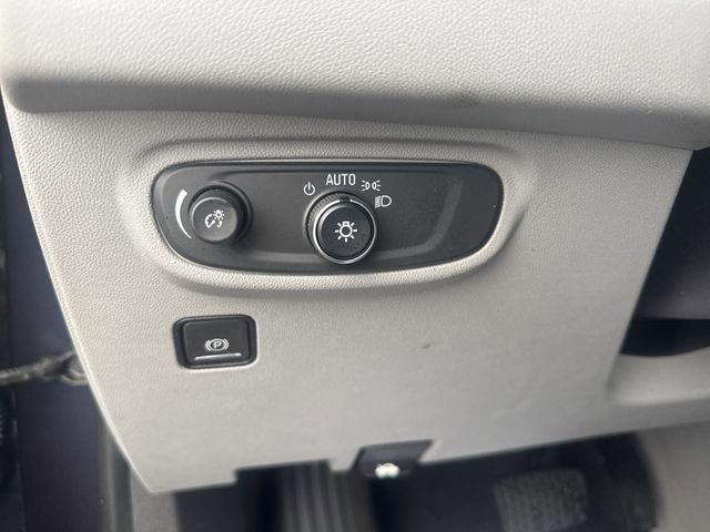 Certified 2019 GMC Terrain SLE w/ Driver Convenience Package image 17