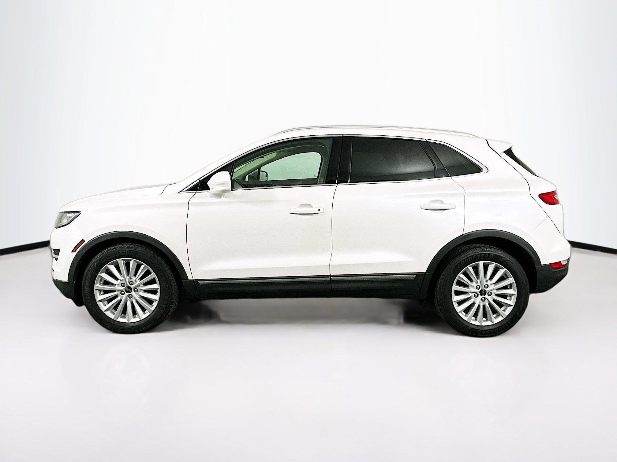Used 2019 Lincoln MKC Premiere FWD image 4