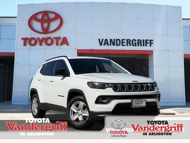Used 2022 Jeep Compass Latitude image 1