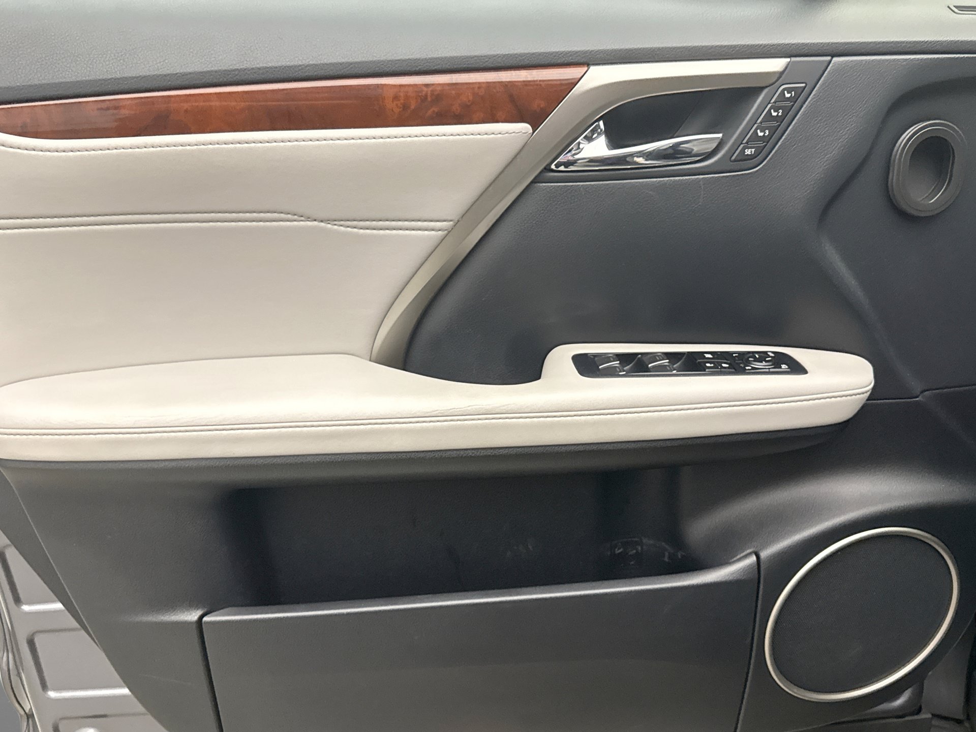 Used 2018 Lexus RX 350L AWD image 9