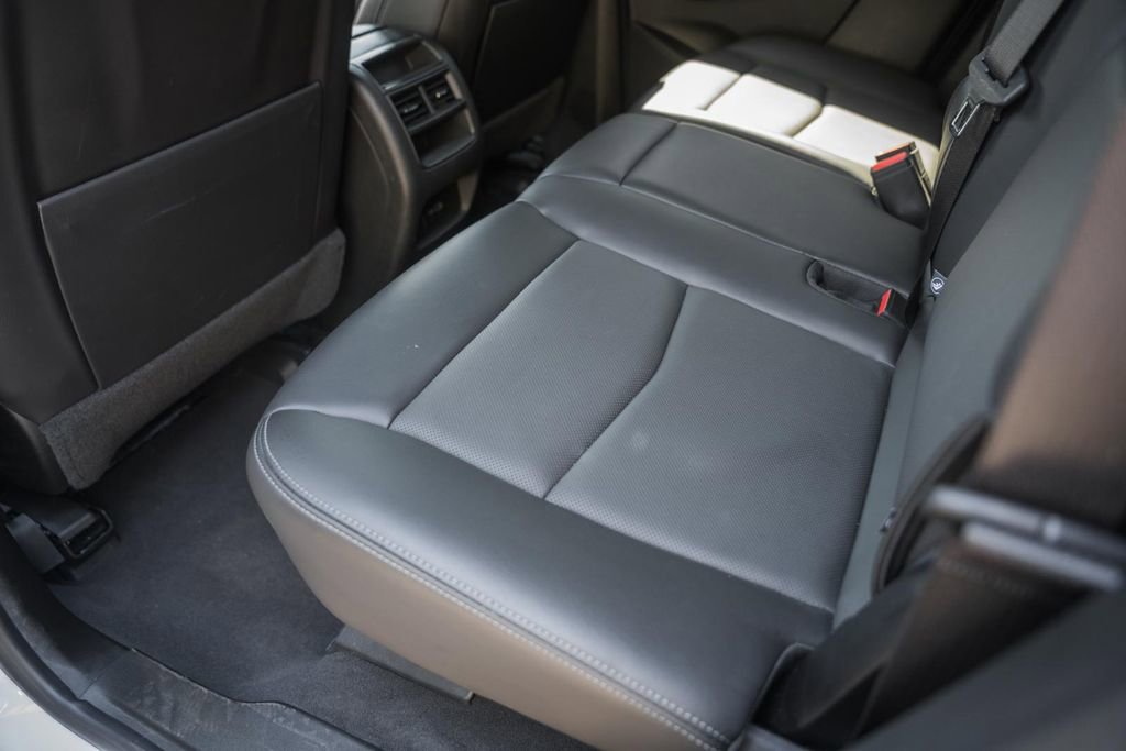 Used 2025 Cadillac XT5 Premium Luxury image 33