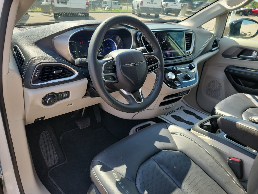 Used 2024 Chrysler Pacifica Limited FWD image 20