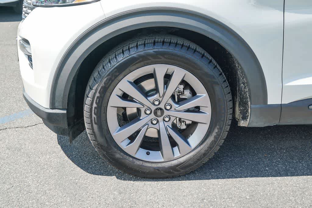 Used 2022 Ford Explorer XLT w/ Equipment Group 202A RWD image 9