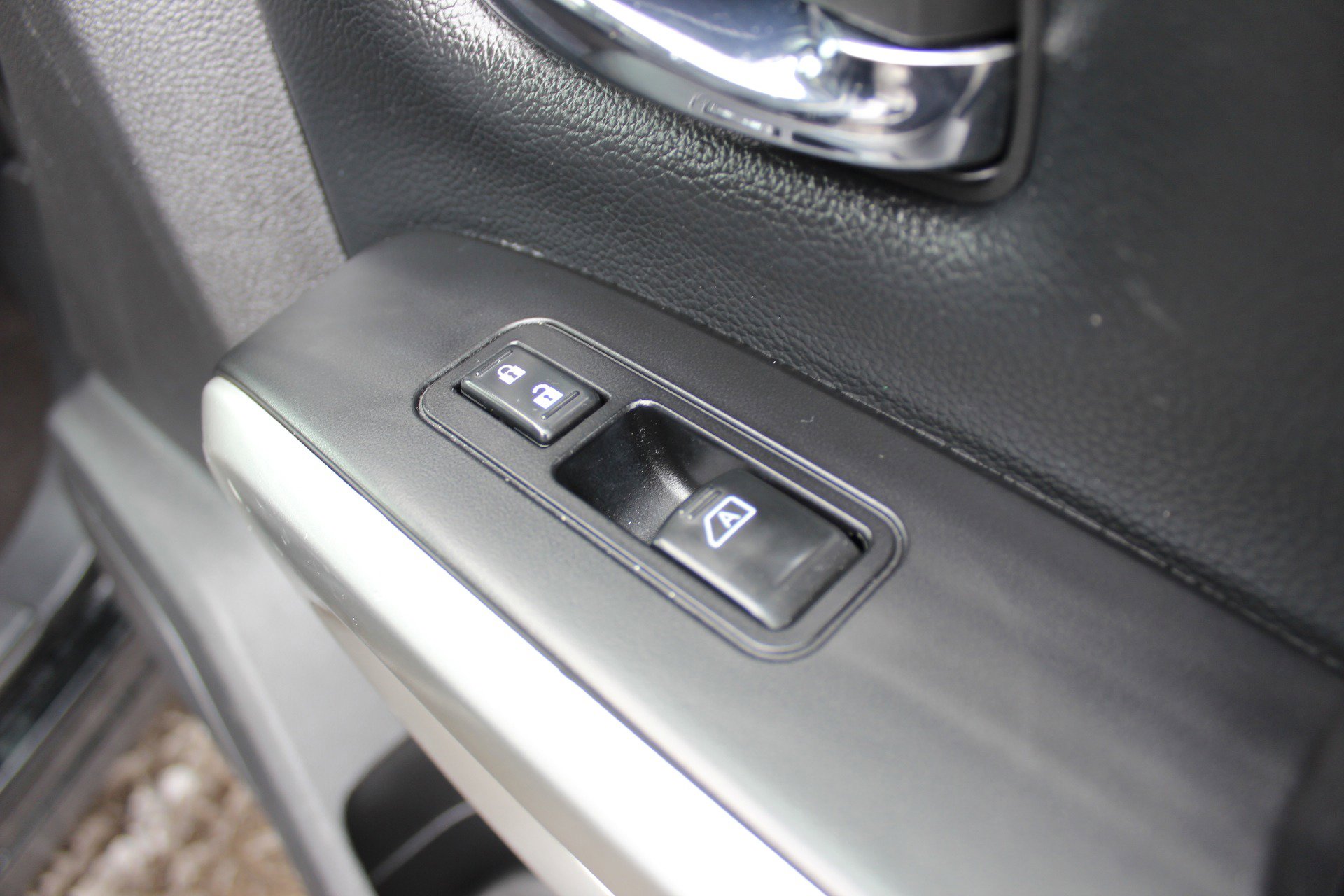 Used 2019 Nissan Titan PRO-4X w/ Pro-4x Utility Package image 38