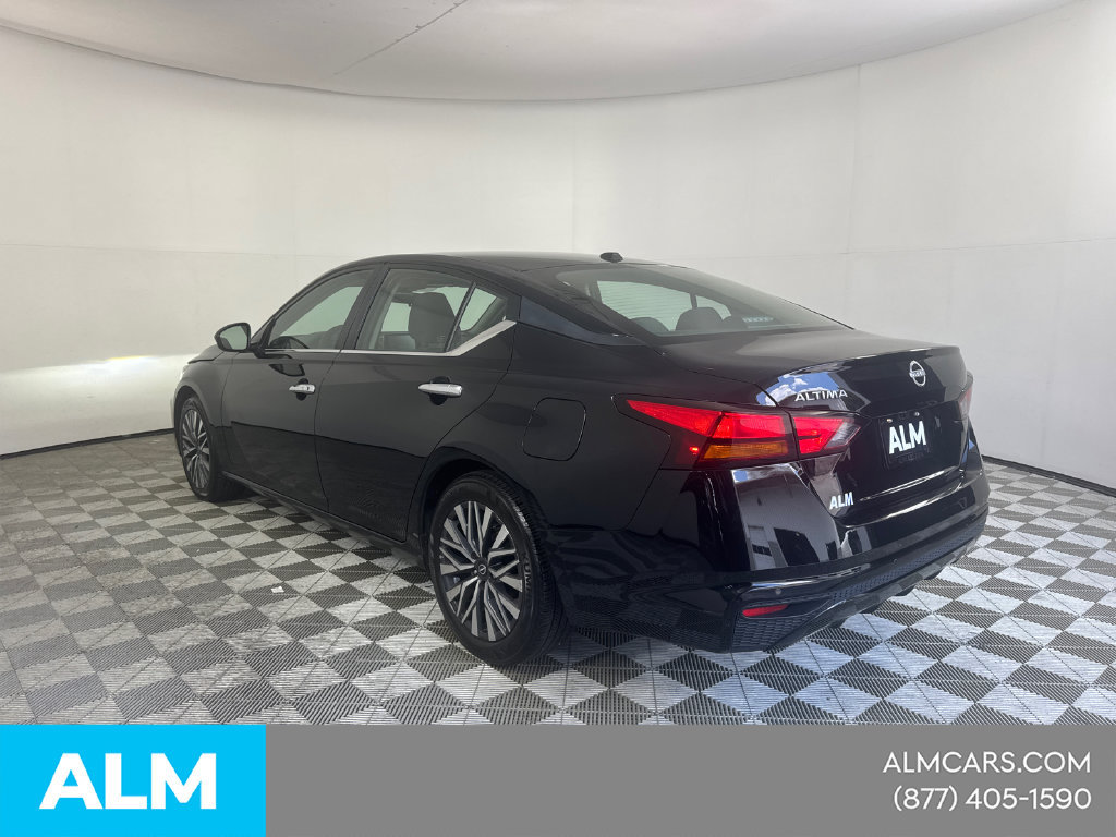 Used 2025 Nissan Altima 2.5 SV FWD image 9
