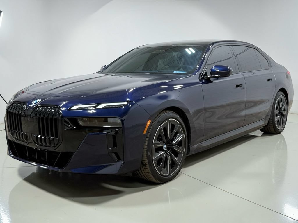 Used 2023 BMW i7 xDrive60 AWD/4WD image 3